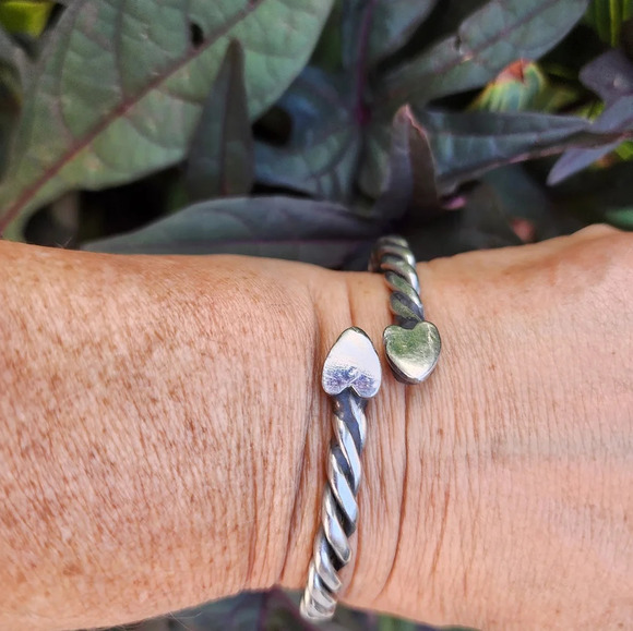 Vintage‎ Twisted Silver heart bangle - Picture 1 of 4